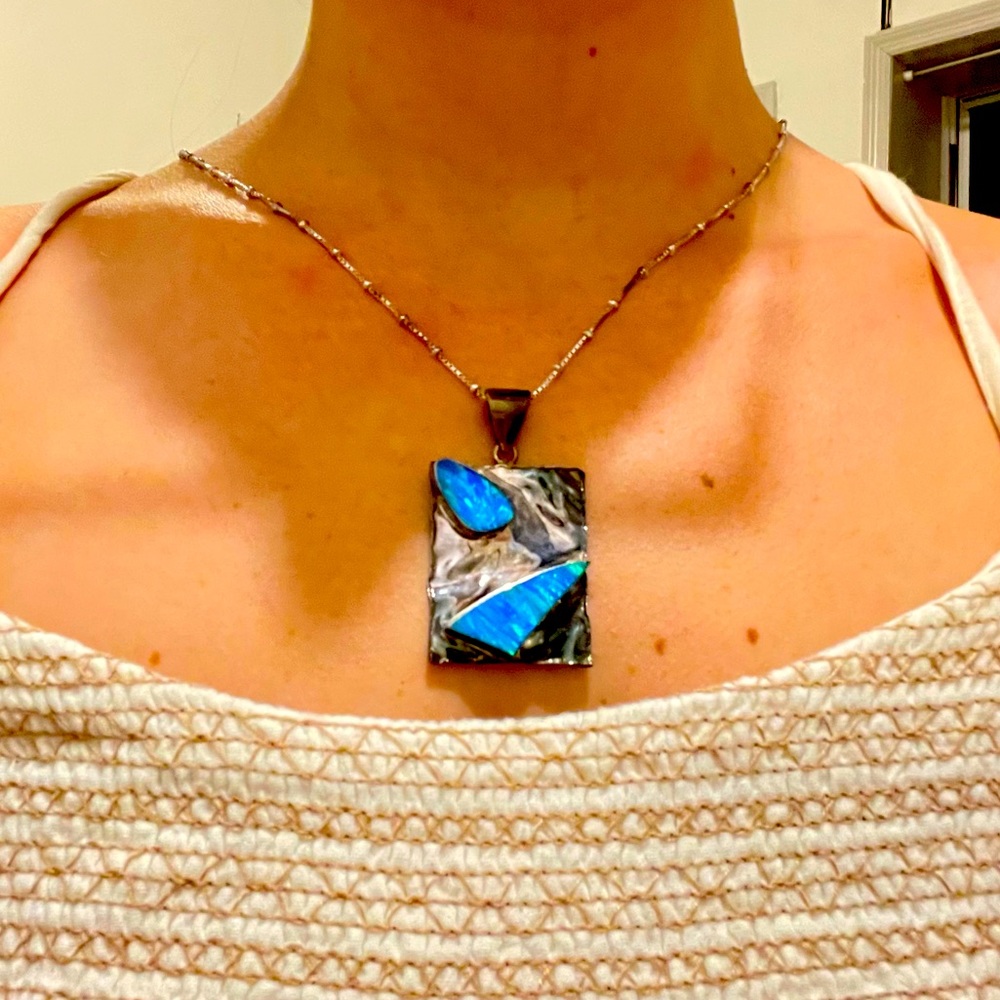Two Blue Jewel Pendant in Metal Frame Necklace